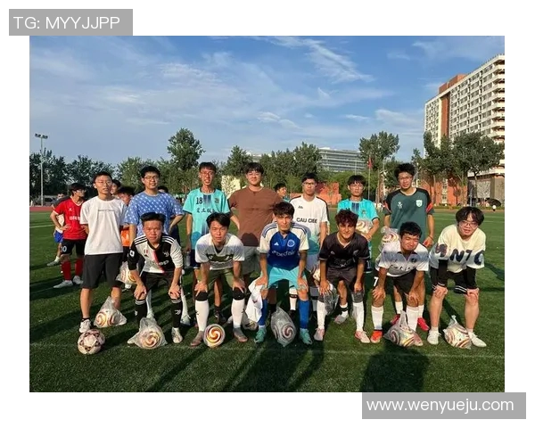 绿茵场上英勇逐梦 球星风采诗意辉煌