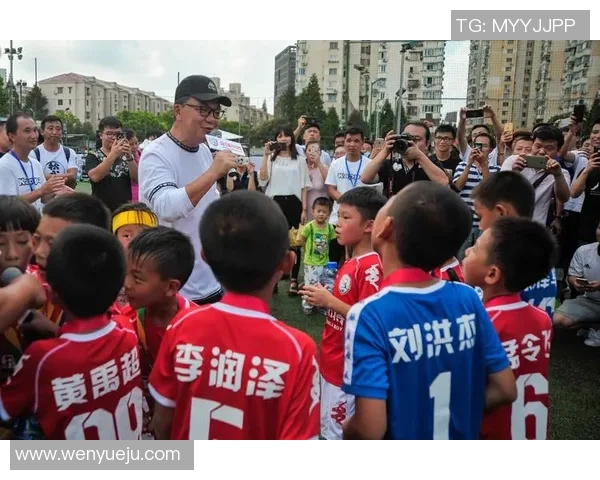 足球球星背后的教育启示:从青训到职业生涯的成长路径探讨 足球球星背后的教育启示:从青训到职业生涯的成长路径探讨